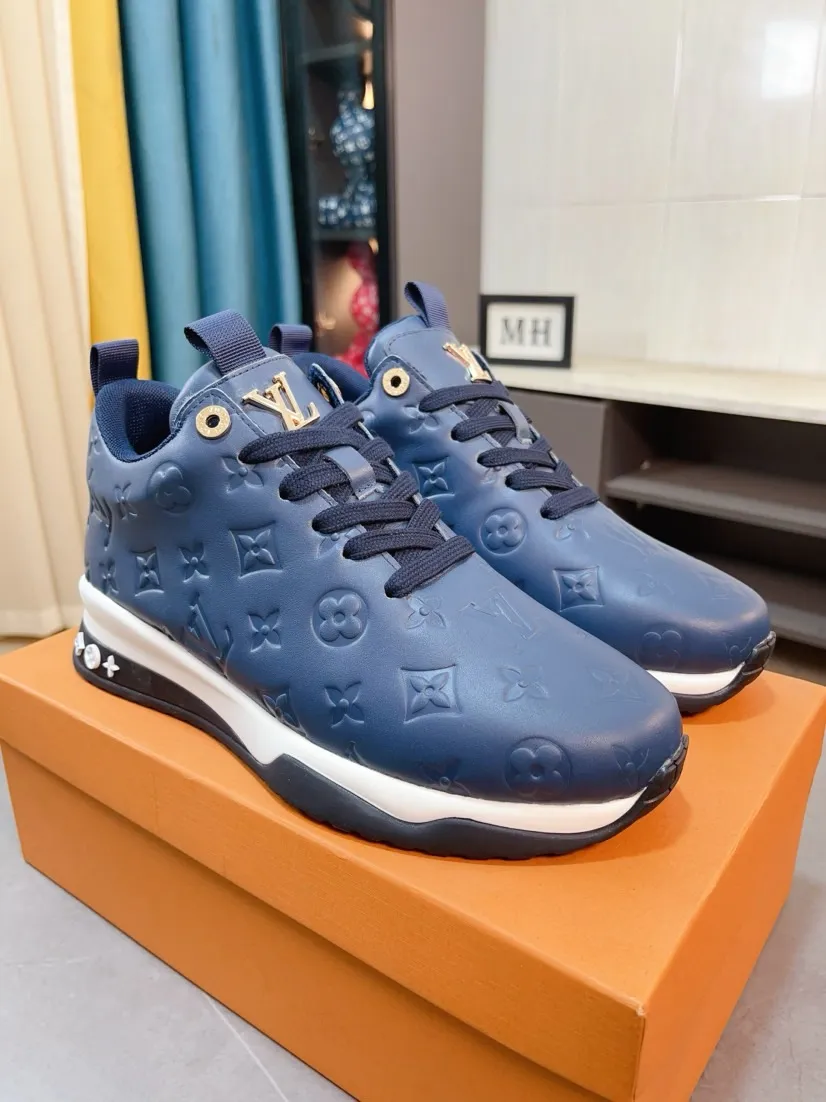 Ex-factory price 520🌹🌹[lv]🌹High-end men's shoes brand: Official website 1:1 Latest masterpiece: The upper is made of Italian imported first-layer cowhide punching design➕made of full genuine leather lining🔥, making walking more convenient and comfortable! Exclusive new style, stunning work [color]! Create a fashionable personality to set off your uniqueness! A must-have for trendy men! Classic🔥Number: 38-44